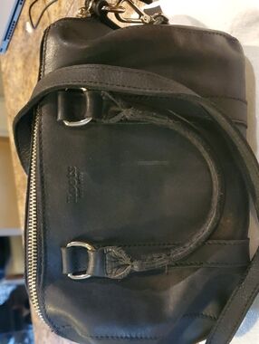 ROOTS Black Leather Messenger Crossbody Bag with Silver Hardware
